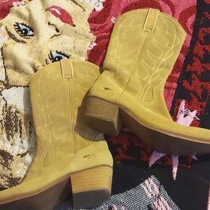 Rocket Dog Ladies Cowboy Boots in Tan Suede